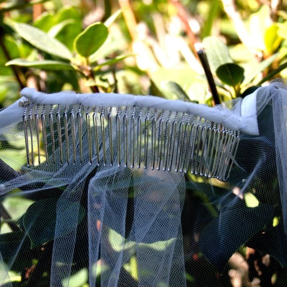Cream Wedding Gown & Veil - Picture 5 of 5